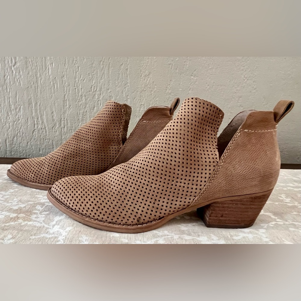 Dolce Vita Sher Perforated Booties, Sz 7.5